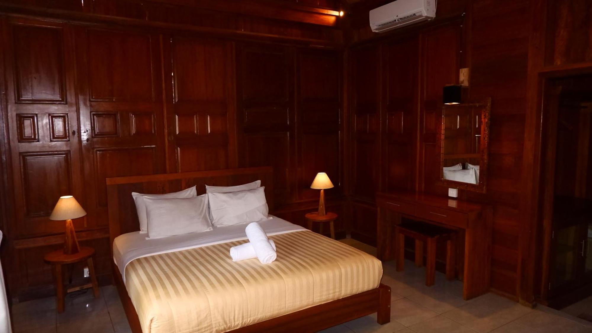 Mina Tanjung Hotel Exterior photo